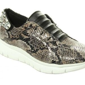 SESTO MEUCCI CUPID SNEAKER Size 6.5M. Snakeskin w/clear stones for bling. EUC!